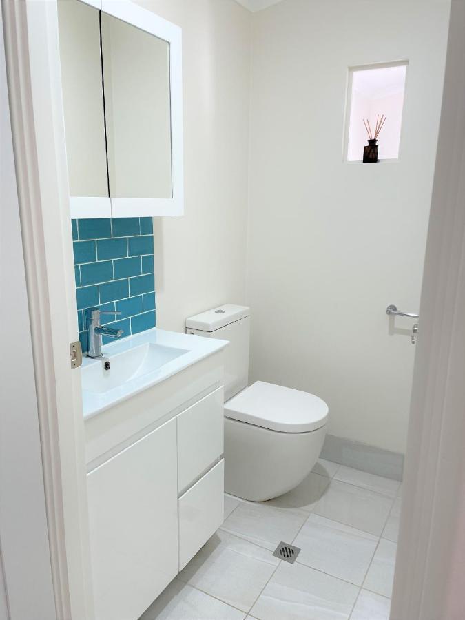 The Lake Guesthouse Budgewoi Екстериор снимка