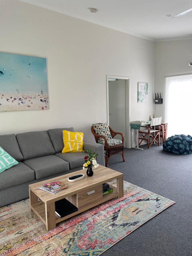 The Lake Guesthouse Budgewoi Екстериор снимка