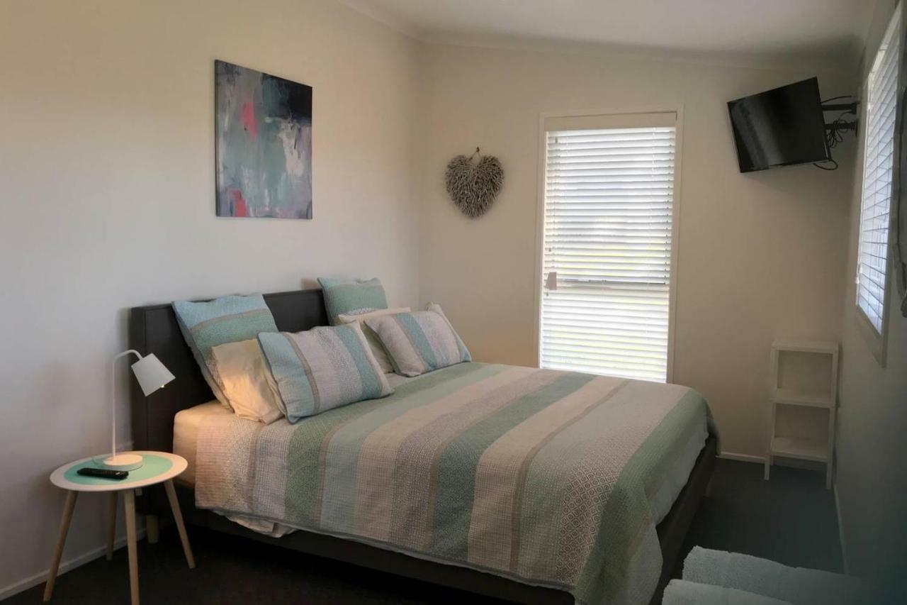 The Lake Guesthouse Budgewoi Екстериор снимка